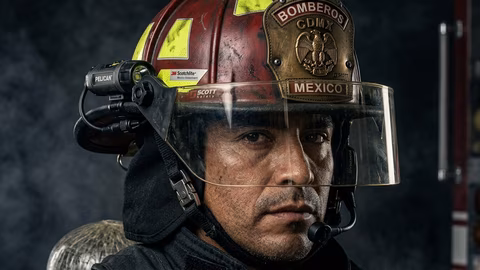 Casco Cairns 880 Commander — Cairns NFPA 1970